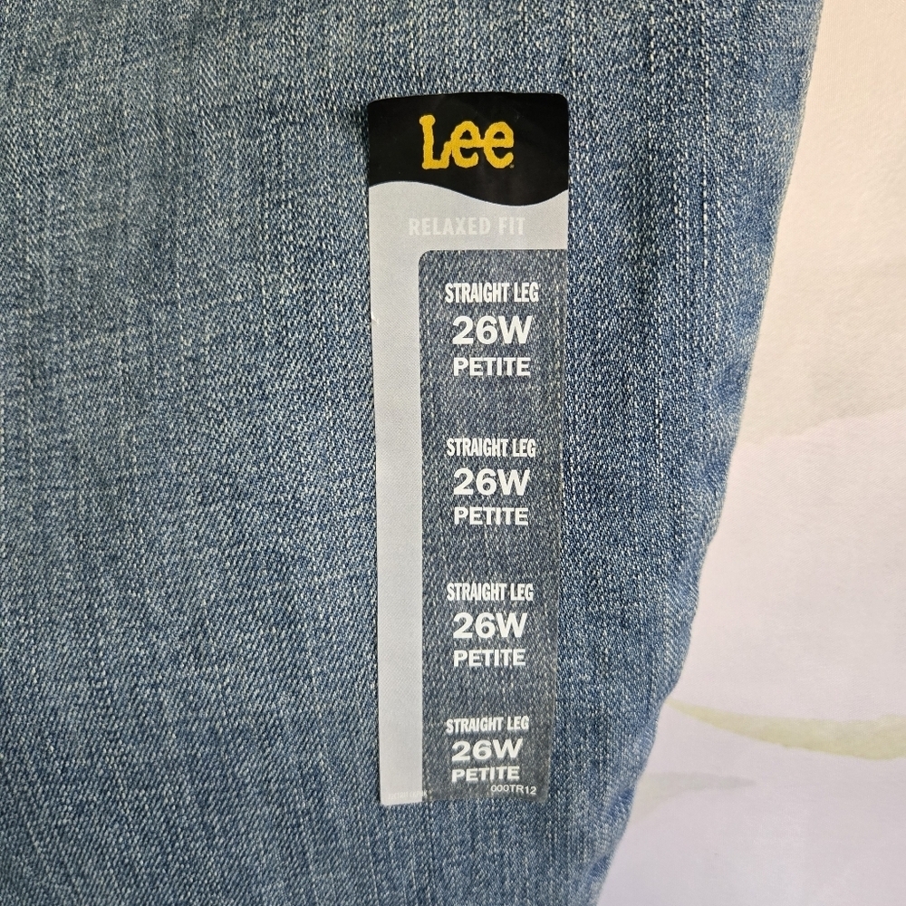LEE | Petite Plus Relaxed Fit Straight Leg Mid Rise Jeans in Meridian sz 26W - Picture 3 of 13